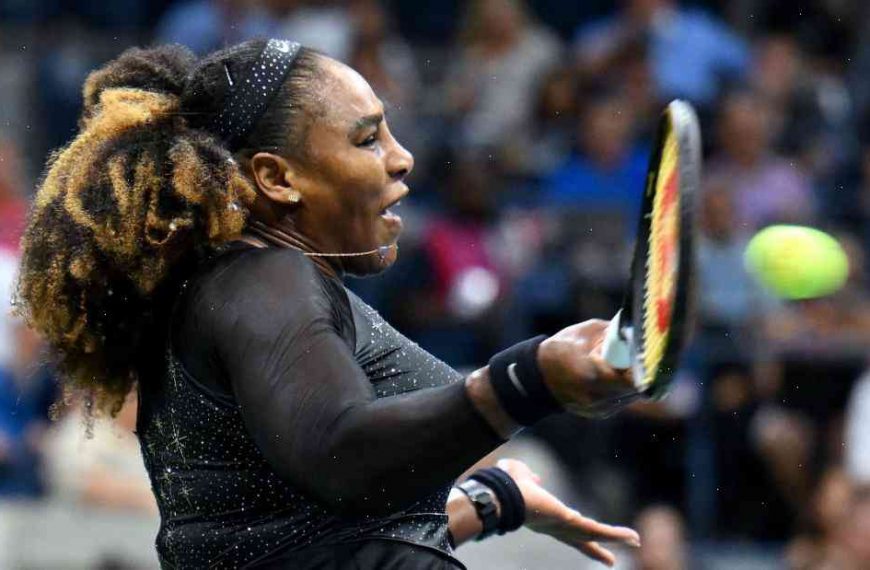 Serena Williams beats Kim Clijsters in the French Open final