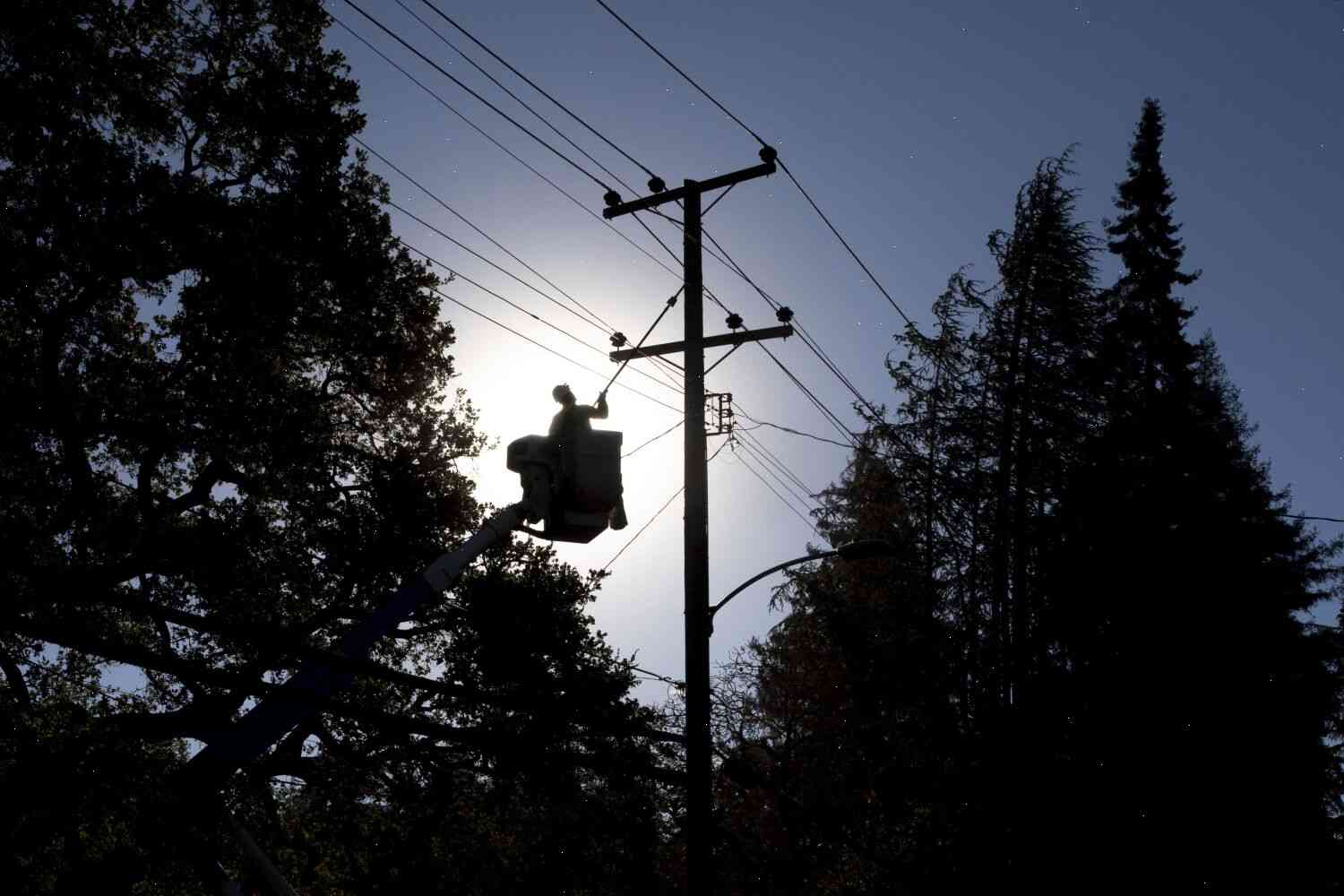 PG&E urges customers to use power before they are out of service